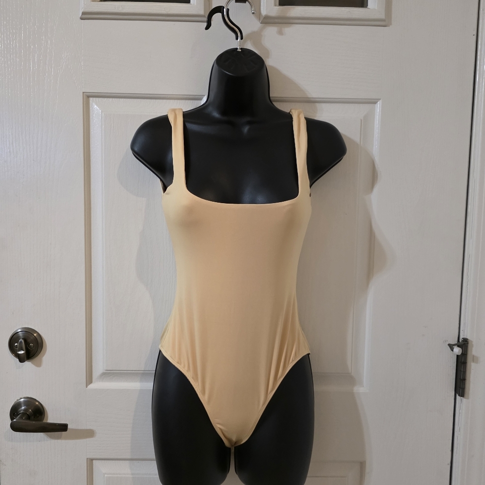 Princess Polly Soft Yellow Square Neck Bodysuitly